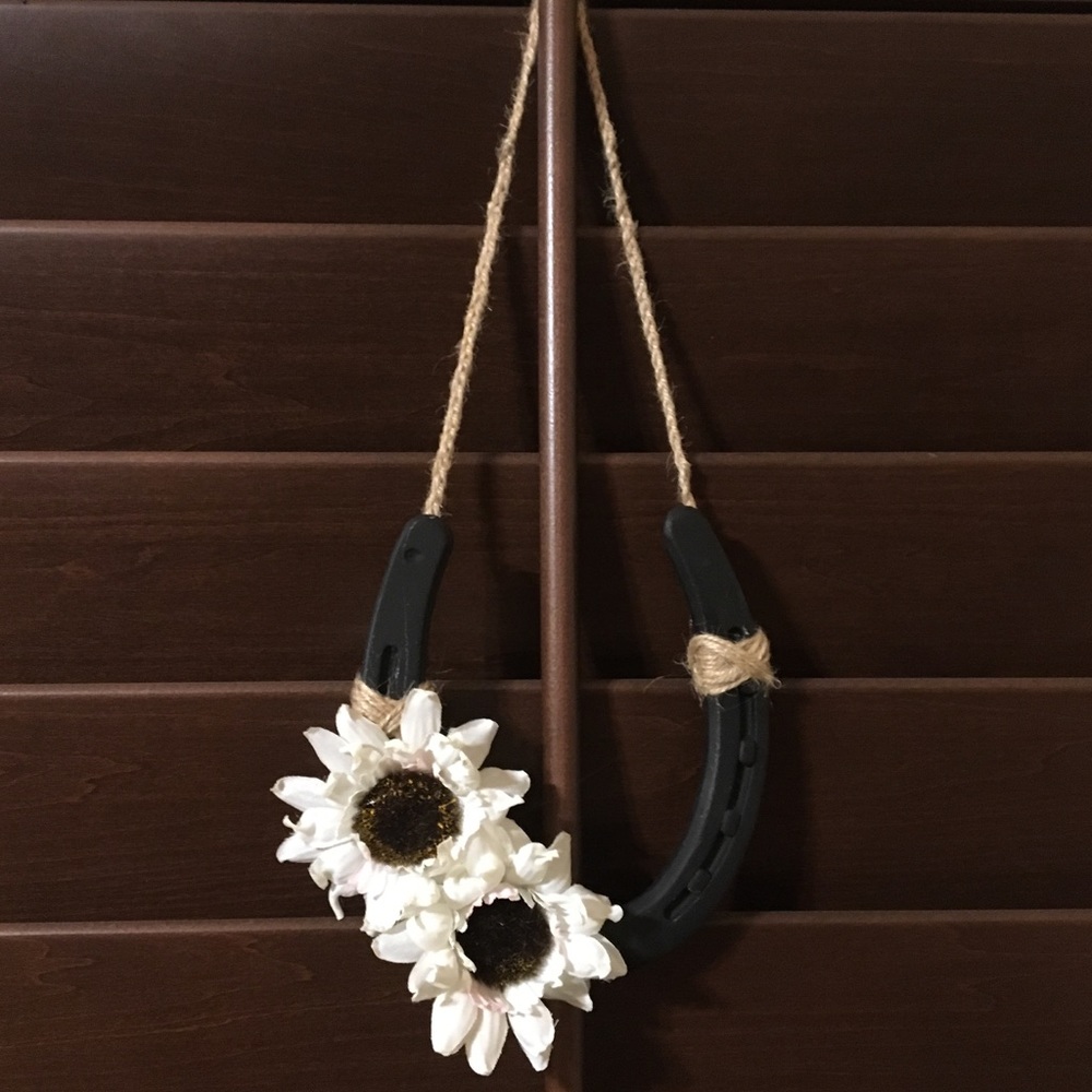 Chalkboard Black Horseshoe Wall Decor with Flowers